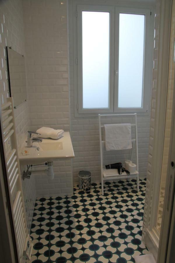 Les Toits De Paris Bed & Breakfast Exterior foto