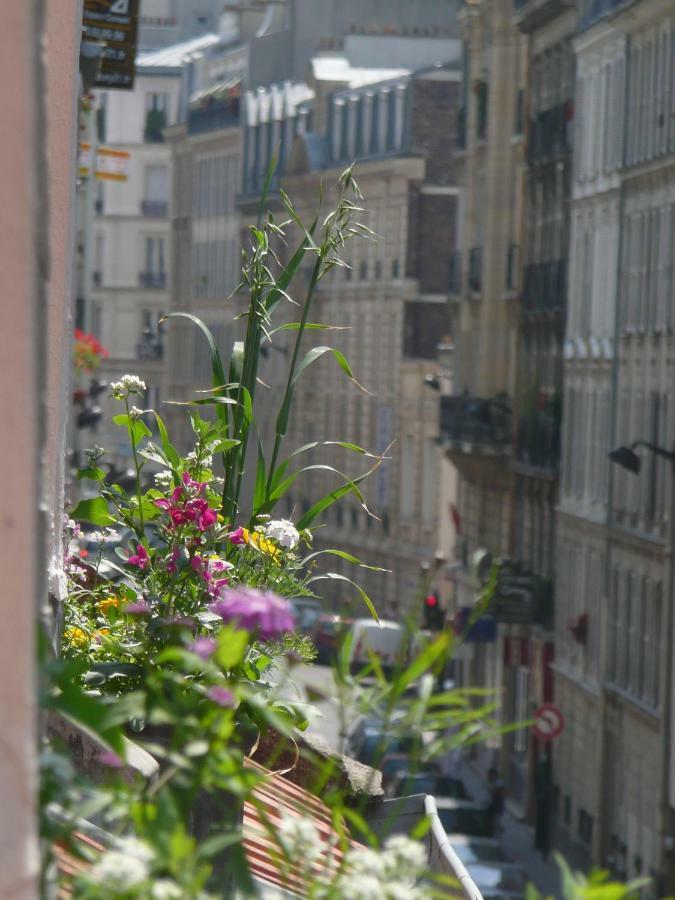 Les Toits De Paris Bed & Breakfast Exterior foto